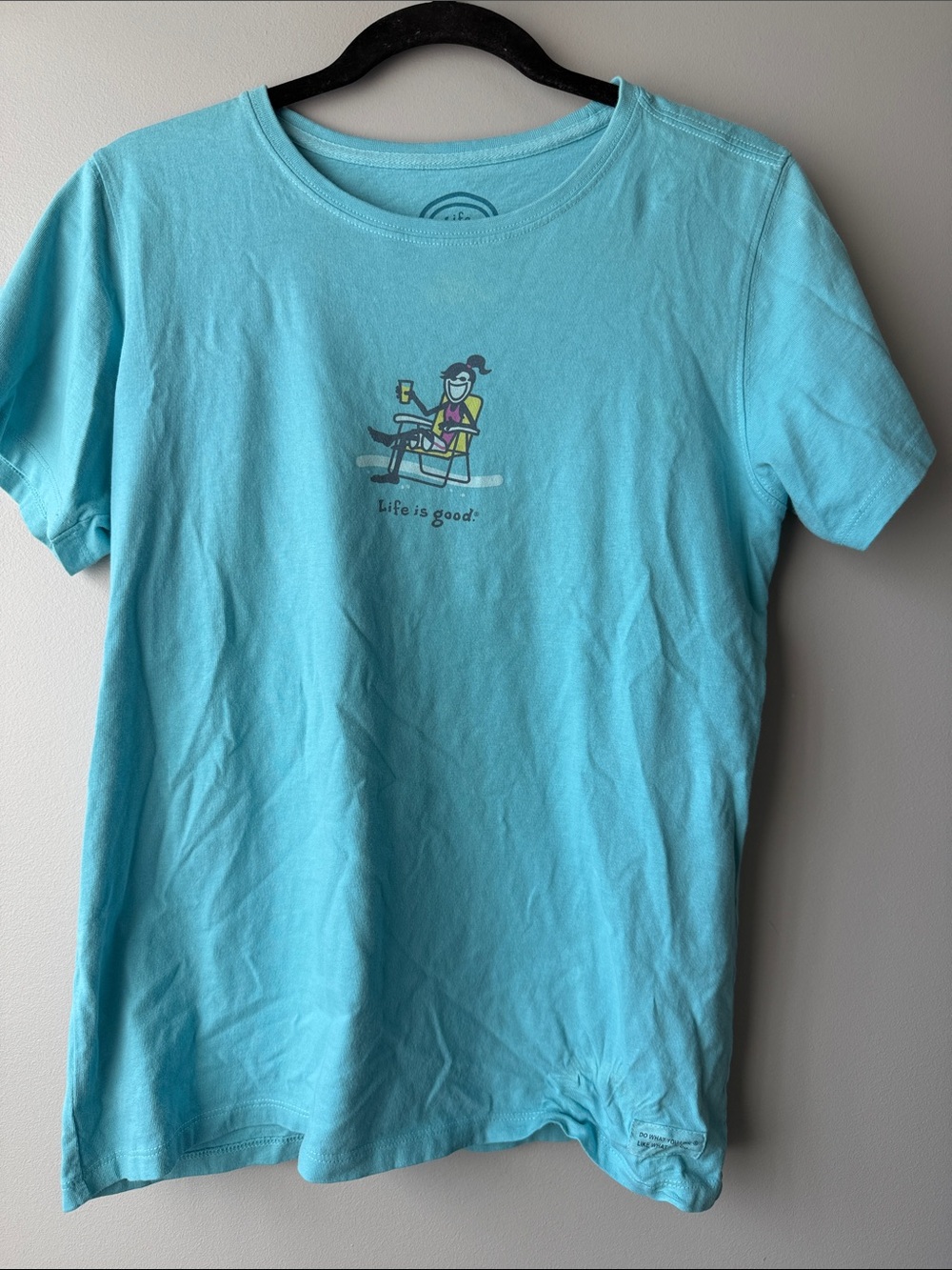 Life Is Good Aqua Tee with Beach Chair Graphic drink cocktail cotton medium